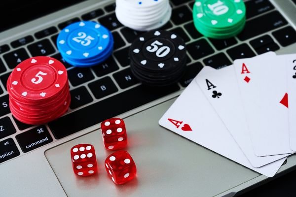 Grafis ilustrasi pengaturan batas waktu dan anggaran bermain pada platform hiburan digital